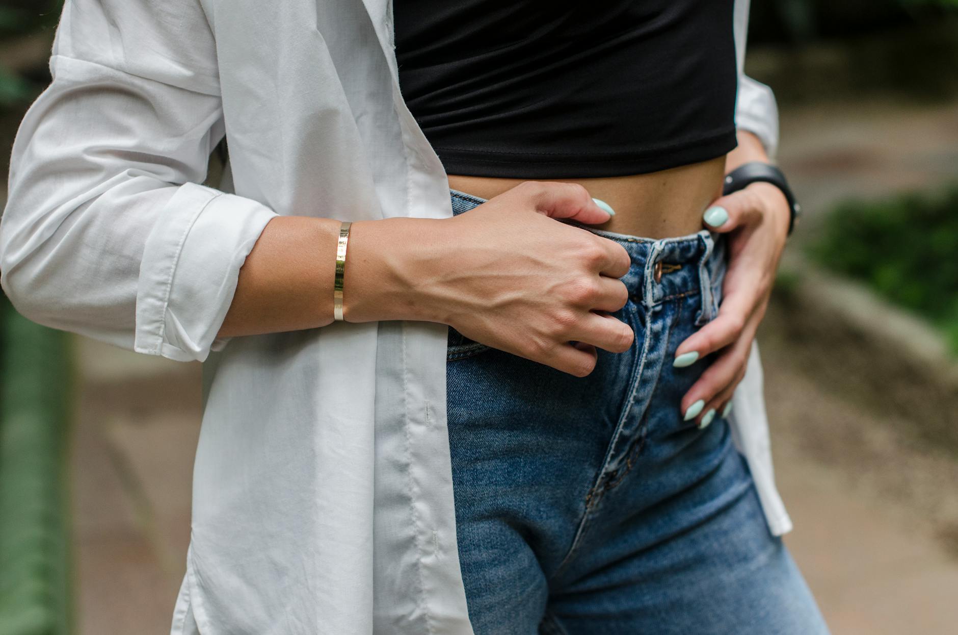 head below photo of woman holding hands on stomach